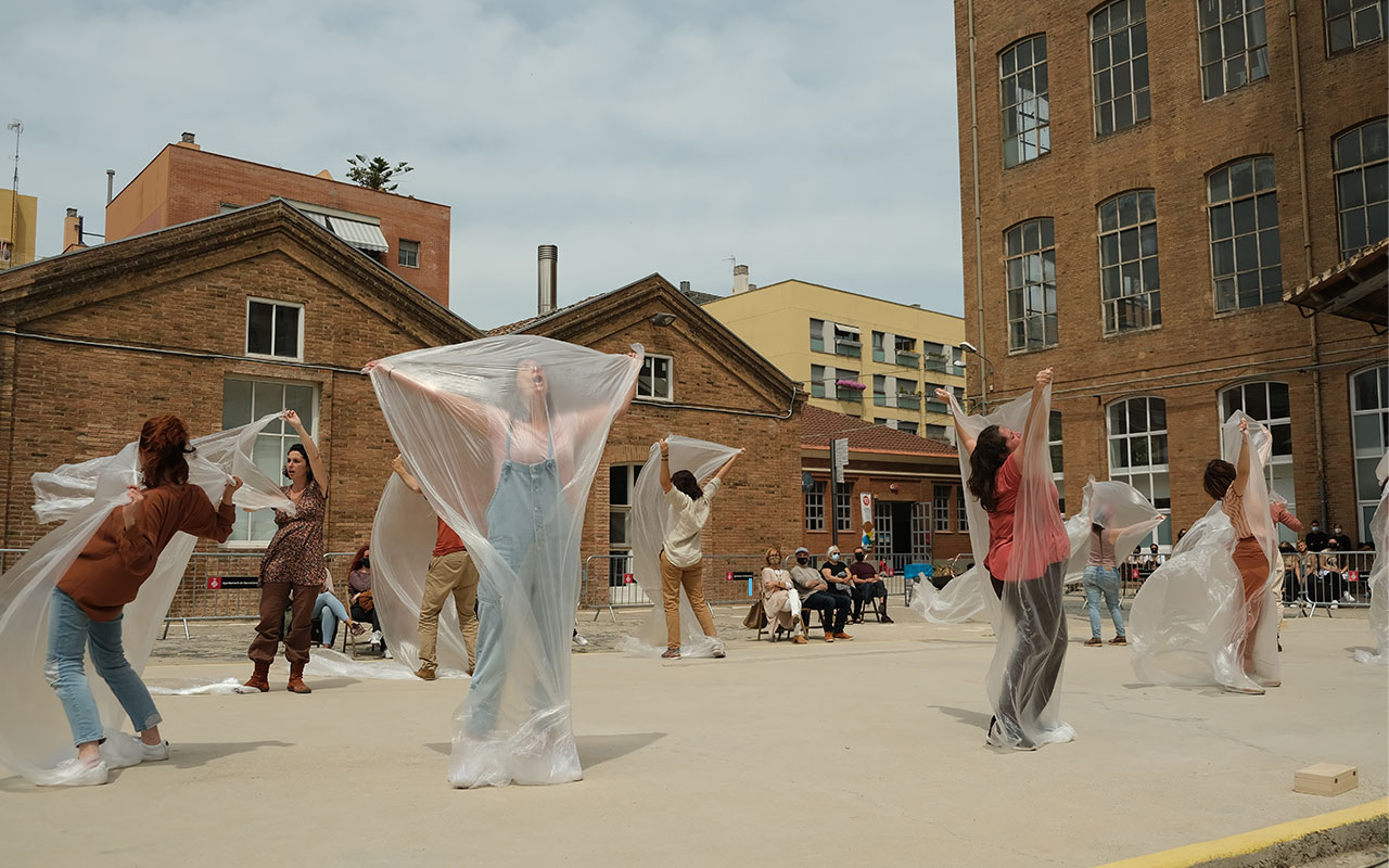 Performance participativa de artes comunitarias impulsada por la red Artibarri