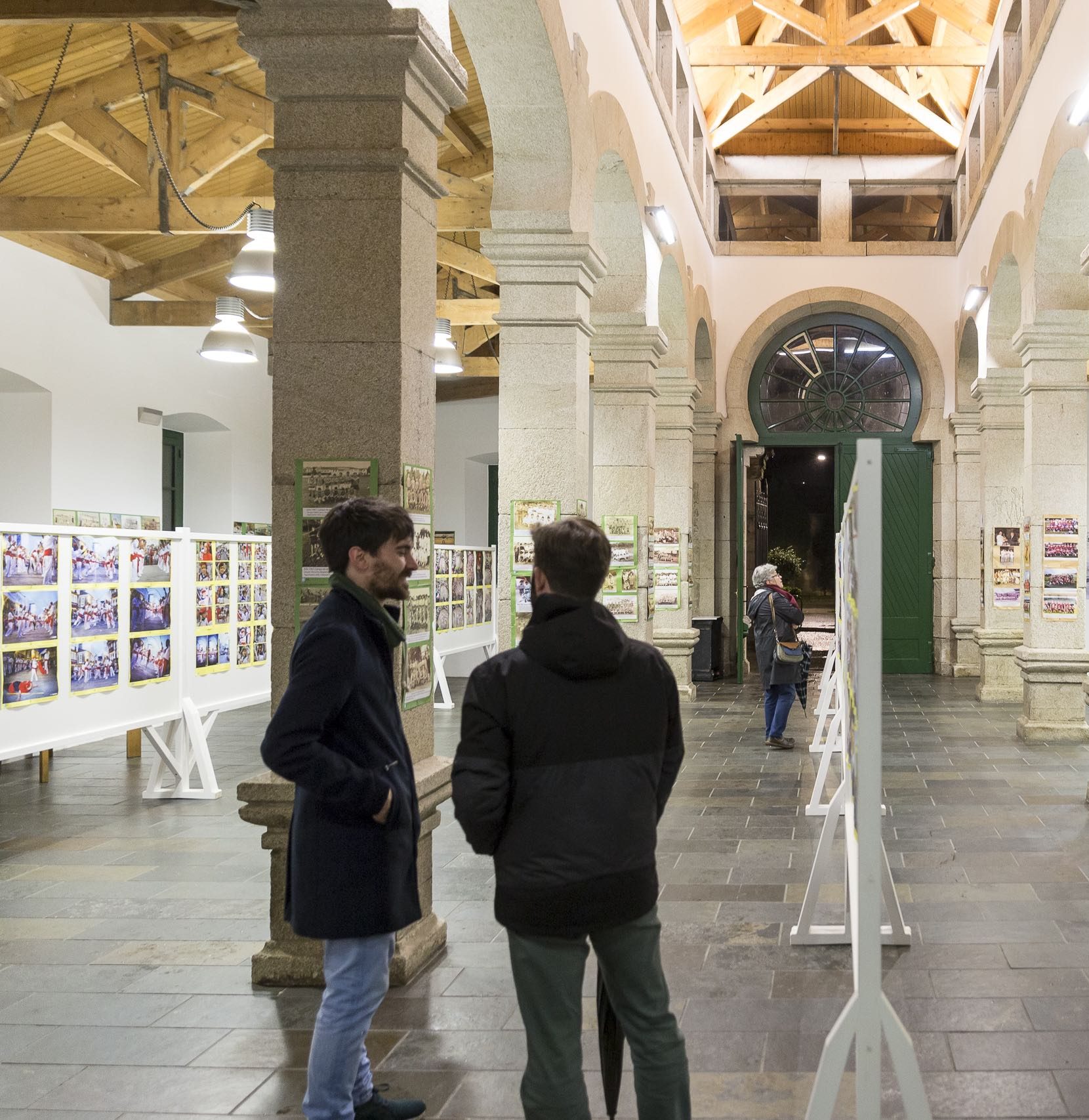 Exposición del proyecto Concomitentes en Betanzos sobre un proceso participativo de arte ciudadano