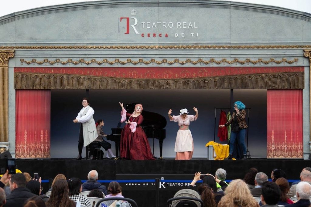 Actuación de 'Pinocchio… ¿Dónde estás?', con personajes y marionetas en escena