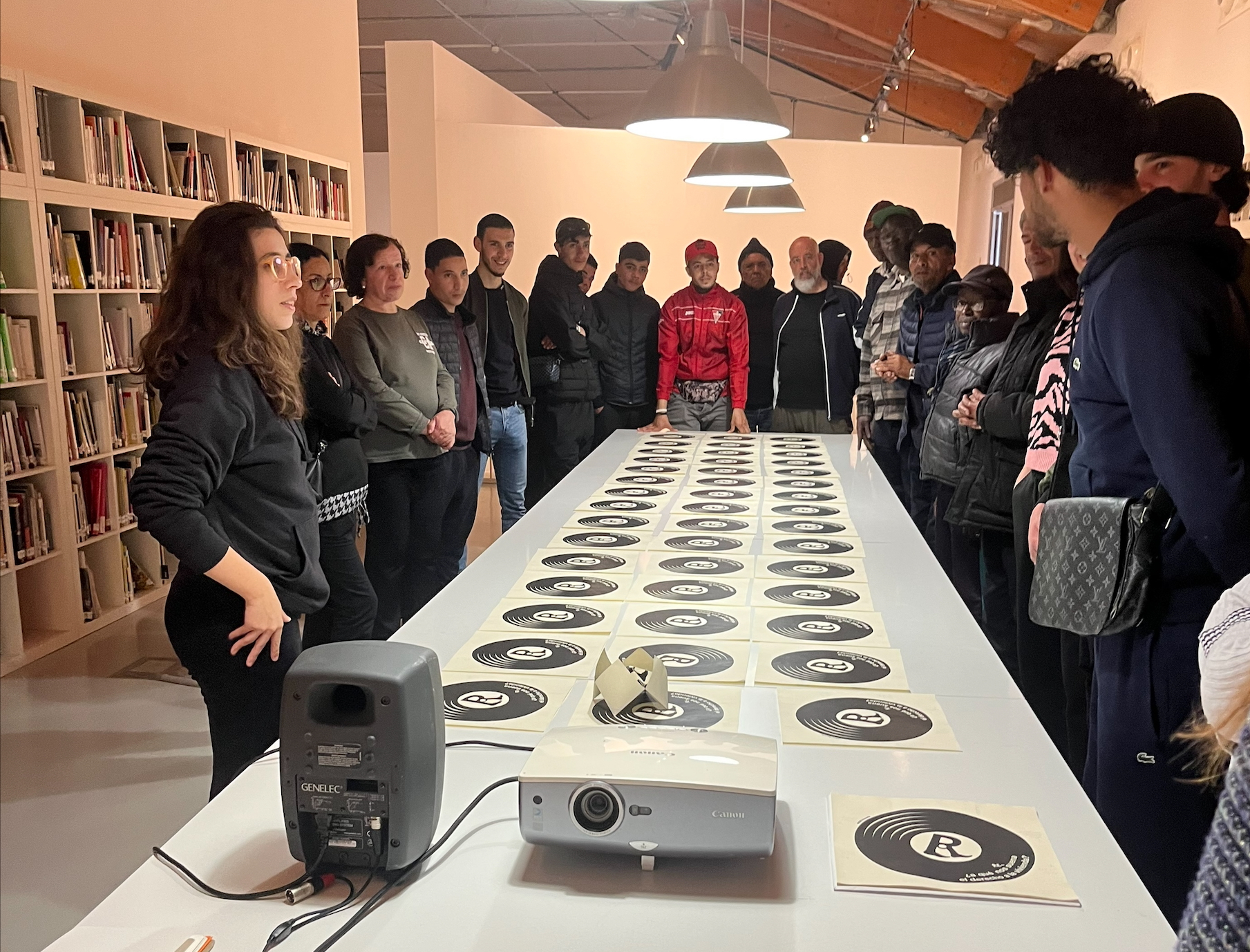 Sesión de trabajo del proyecto Pensando juntas un dispositivo de arte móvil en un museo