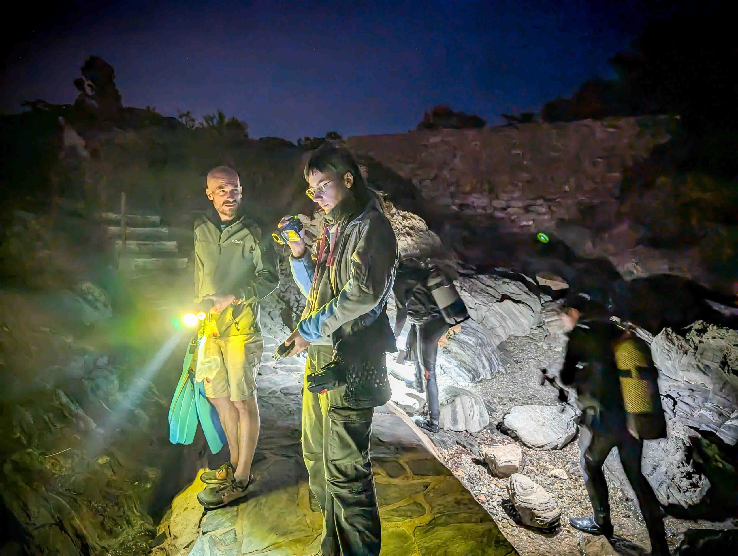 Anna Molas documenta investigación de campo del proyecto LipSea-M con equipo científico y audiovisual