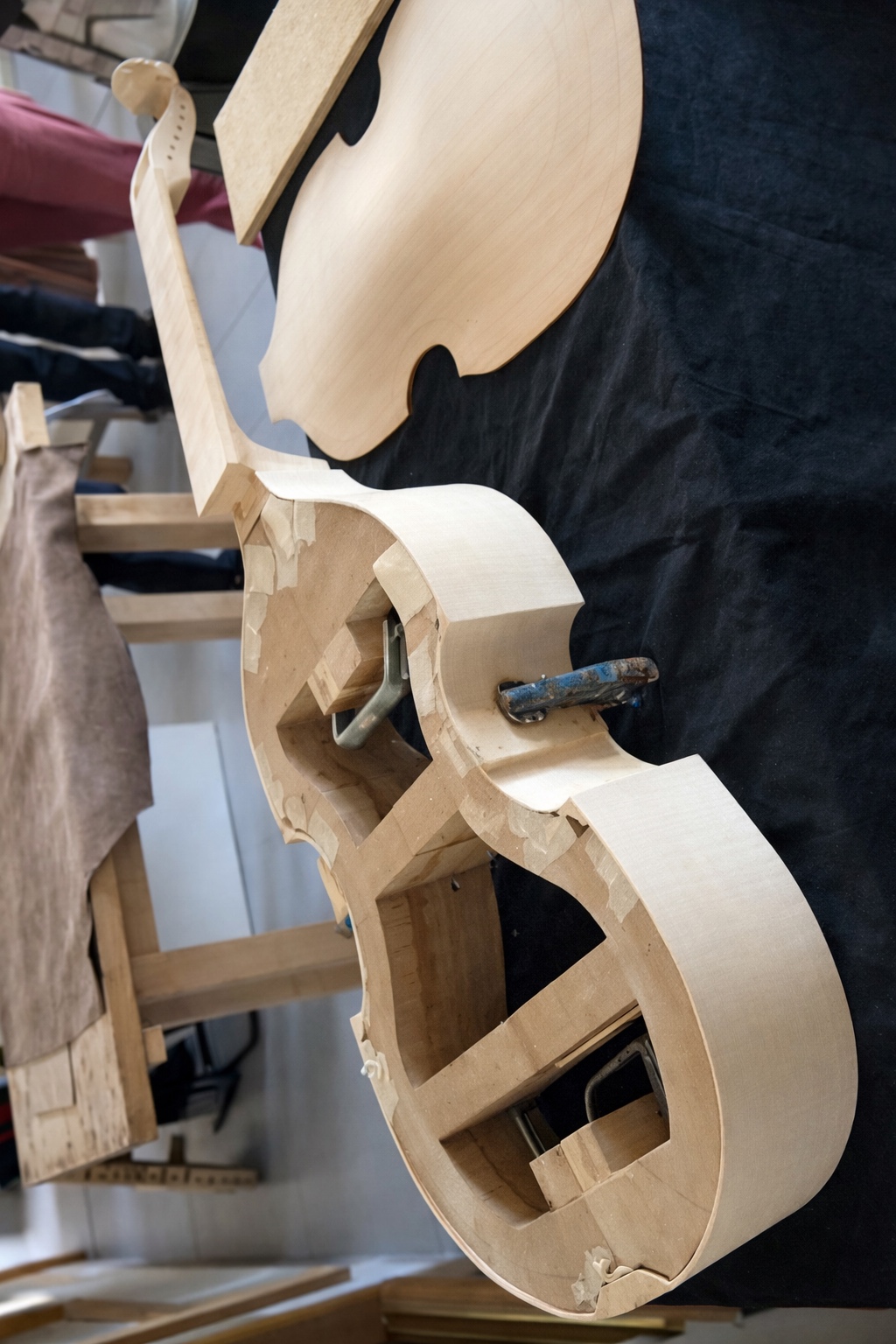 Construcción de un instrumento histórico en la Escuela de Violeros de Zaragoza