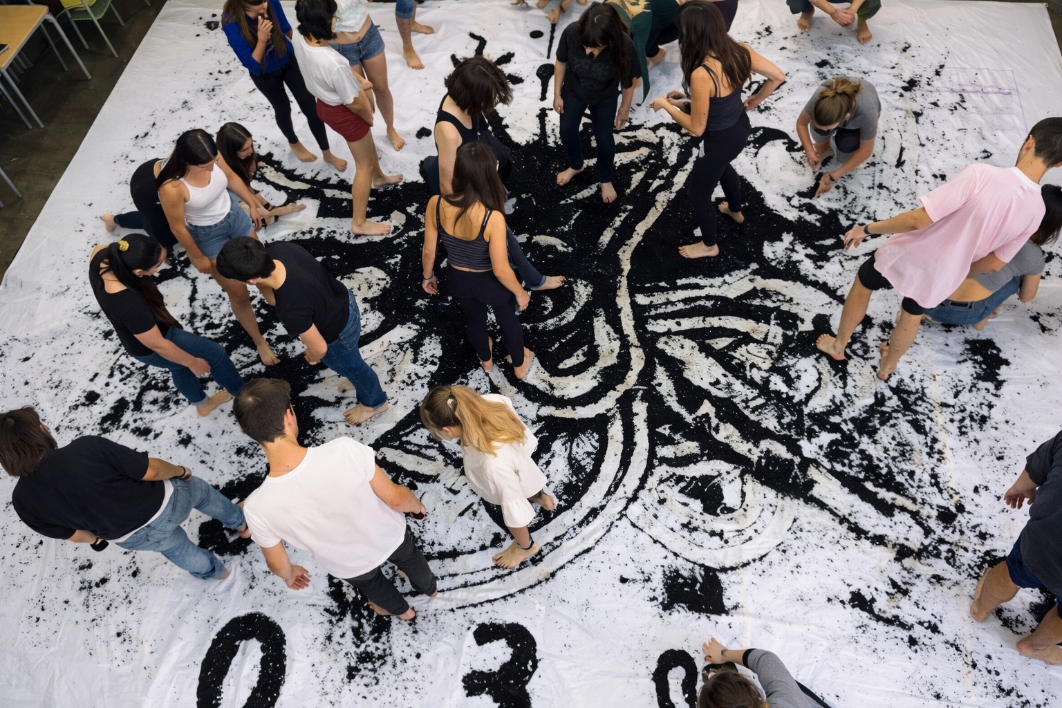 Alumnado de Bachillerato Artístico participa en Reverberaciones, proyecto de Jordi Ferreiro en el IES Moisès Broggi